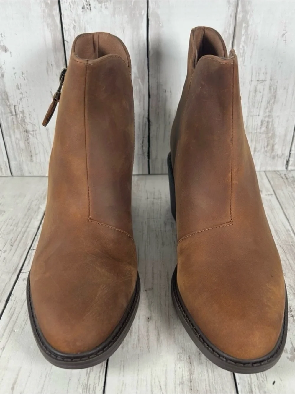CLARKS Scene Zip Dark Tan Oiled Leather Insulated Cushioned Boots  8.5 NIB